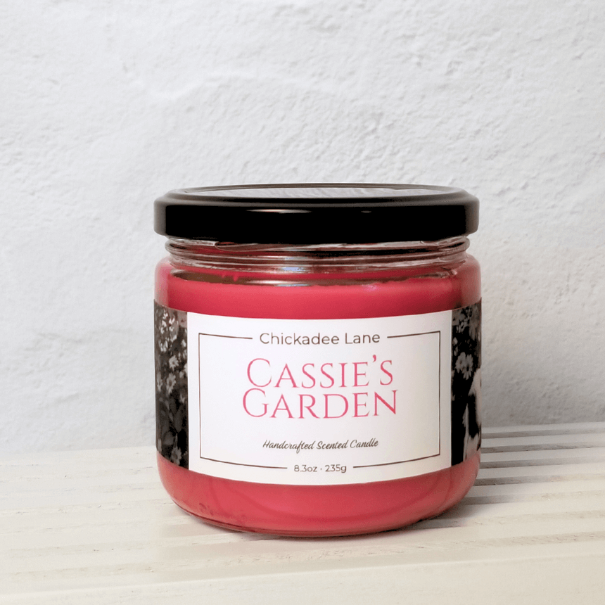 Product photo for Cassie's Garden candle.